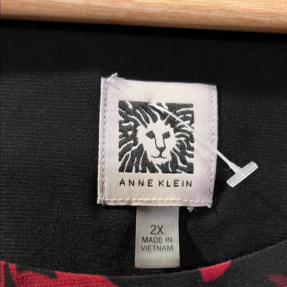 Anne Klein Black and Red Floral Top - Picture 4 of 8